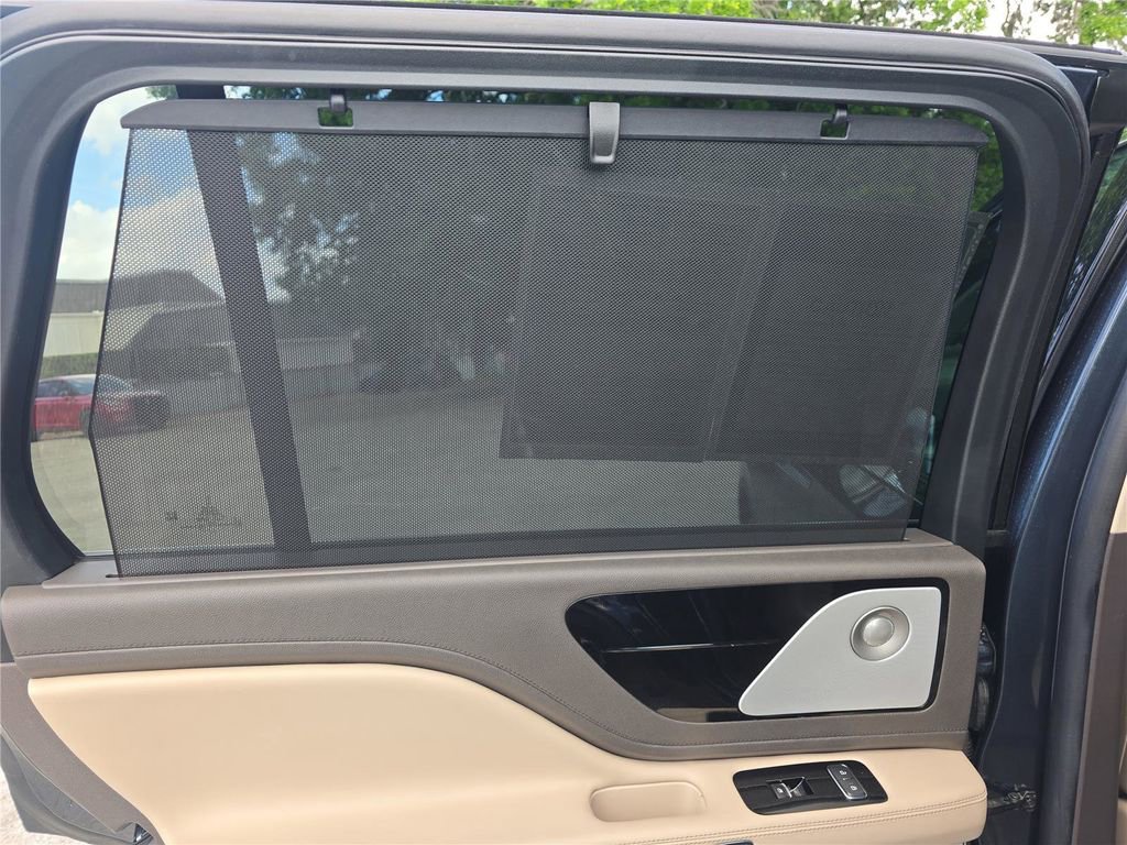 Used 2022 Lincoln Aviator Reserve w/ Equipment Group 201A image 17