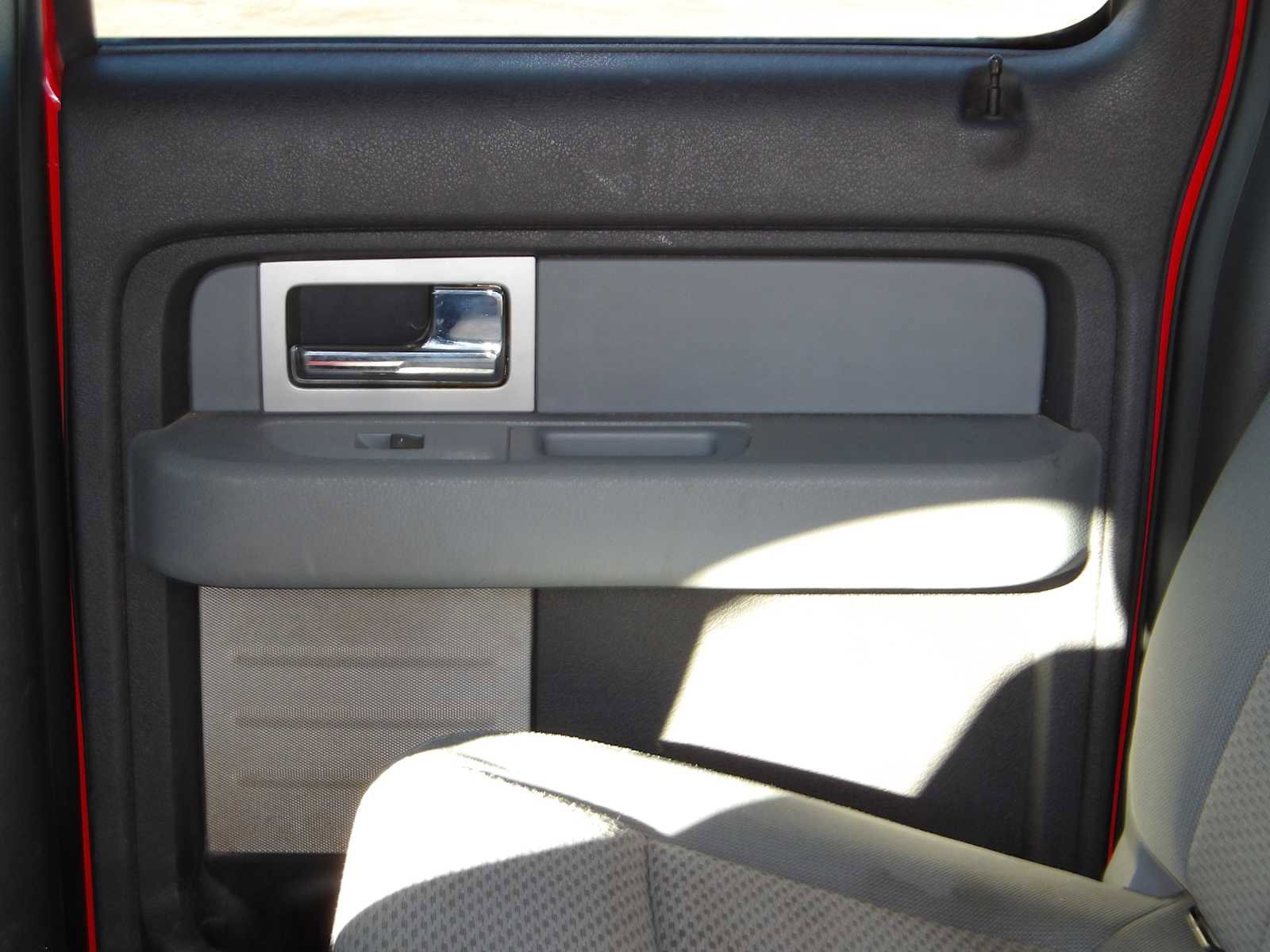 Used 2011 Ford F150 XLT w/ XLT Chrome Pkg image 19