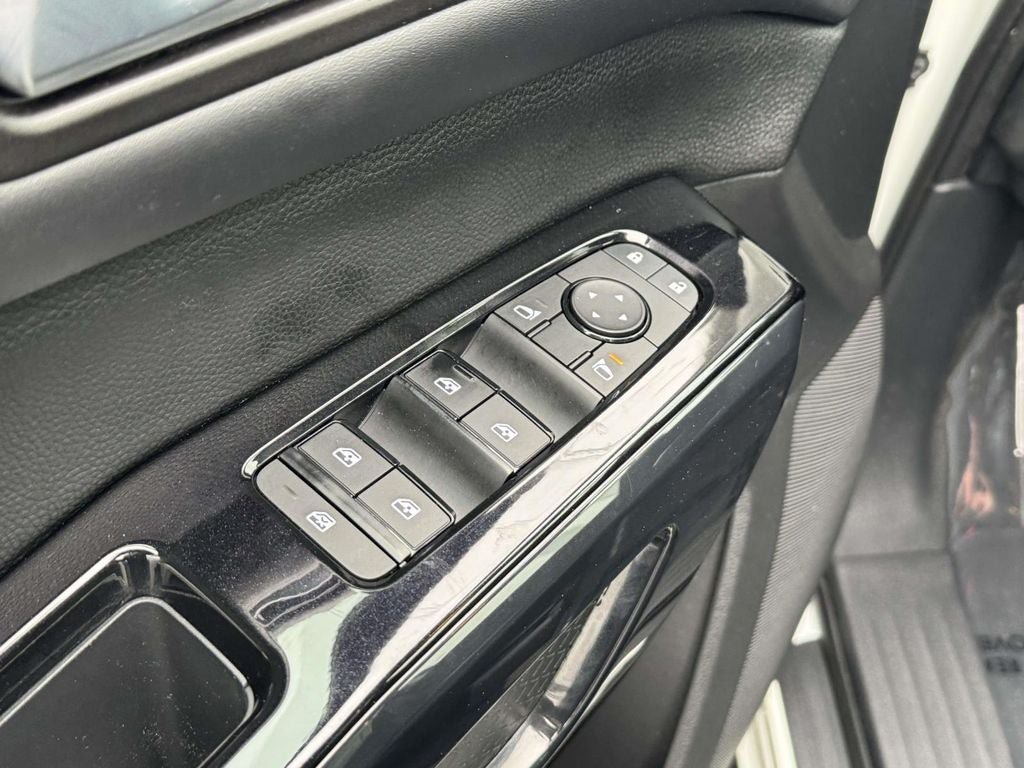 Used 2022 Nissan Pathfinder SV AWD/4WD image 30