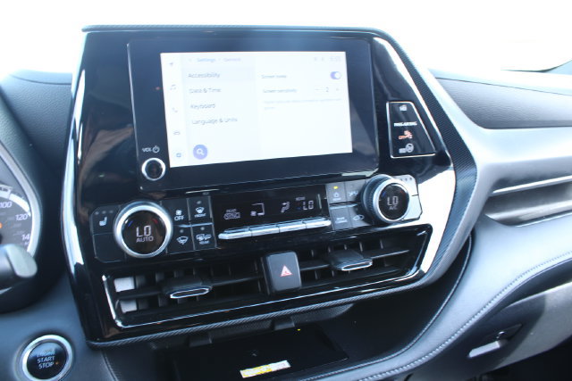 Used 2024 Toyota Highlander XSE FWD image 24