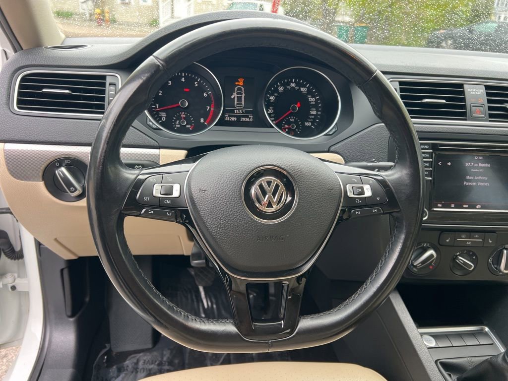 Used 2017 Volkswagen Jetta SE FWD image 15