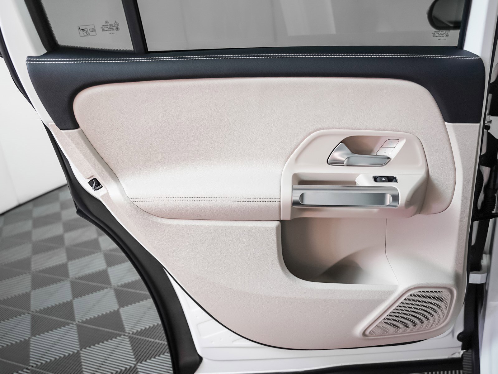 New 2025 Mercedes-Benz GLB 250 4MATIC image 23