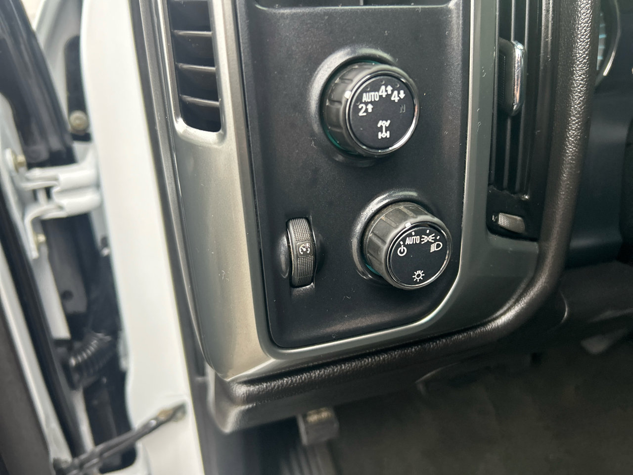 Used 2018 Chevrolet Silverado 1500 LT image 13