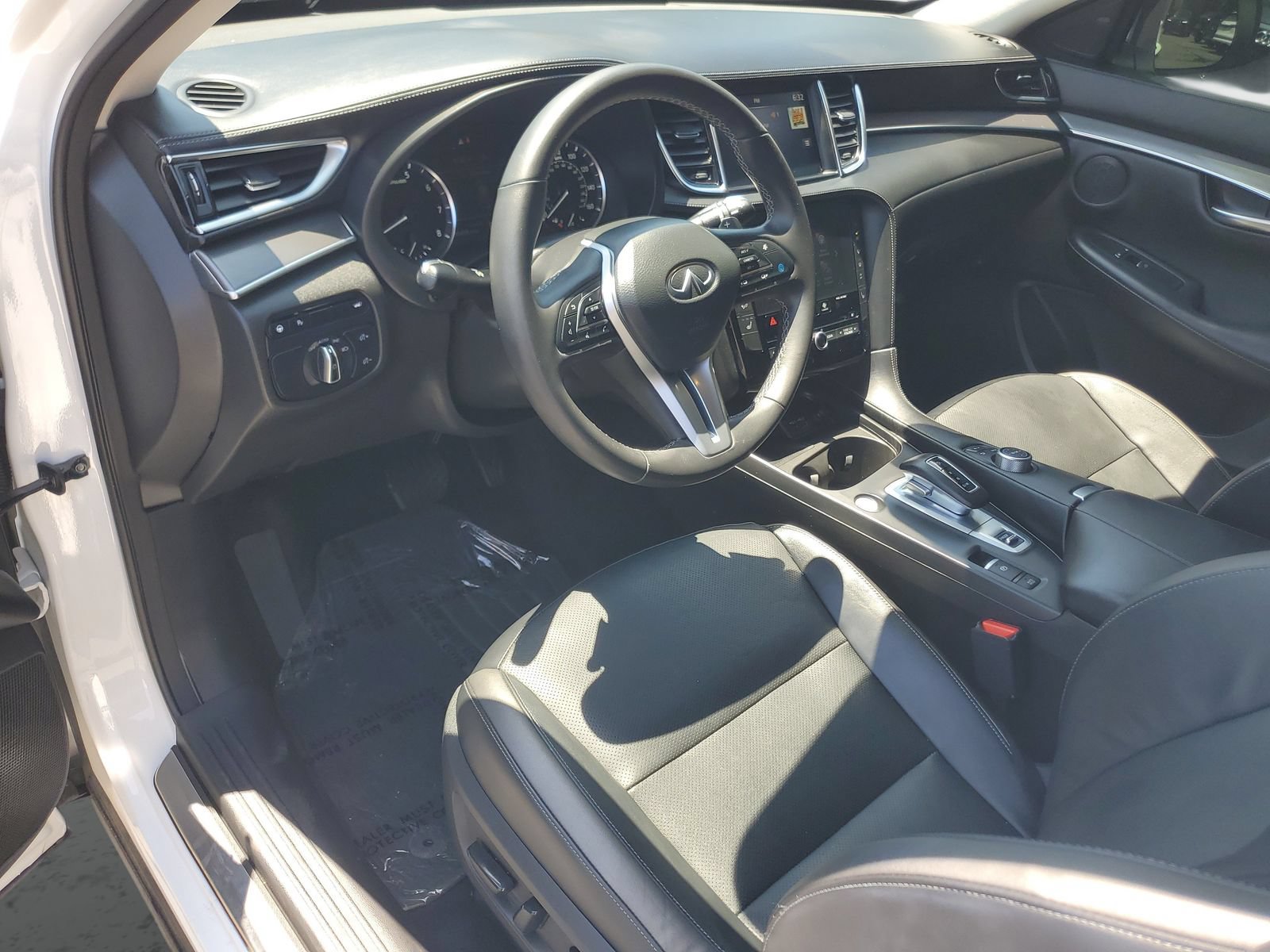 Used 2023 INFINITI QX50 Luxe FWD image 17