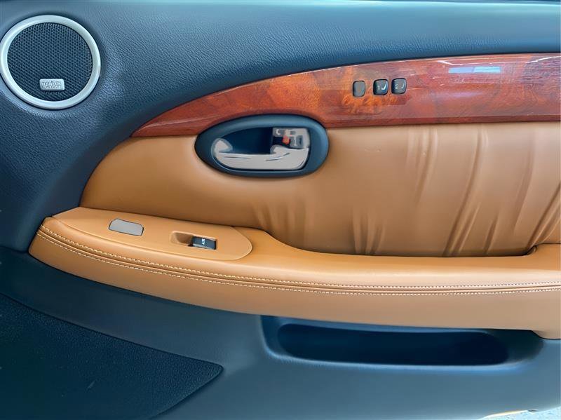 Used 2005 Lexus SC 430 Convertible image 14