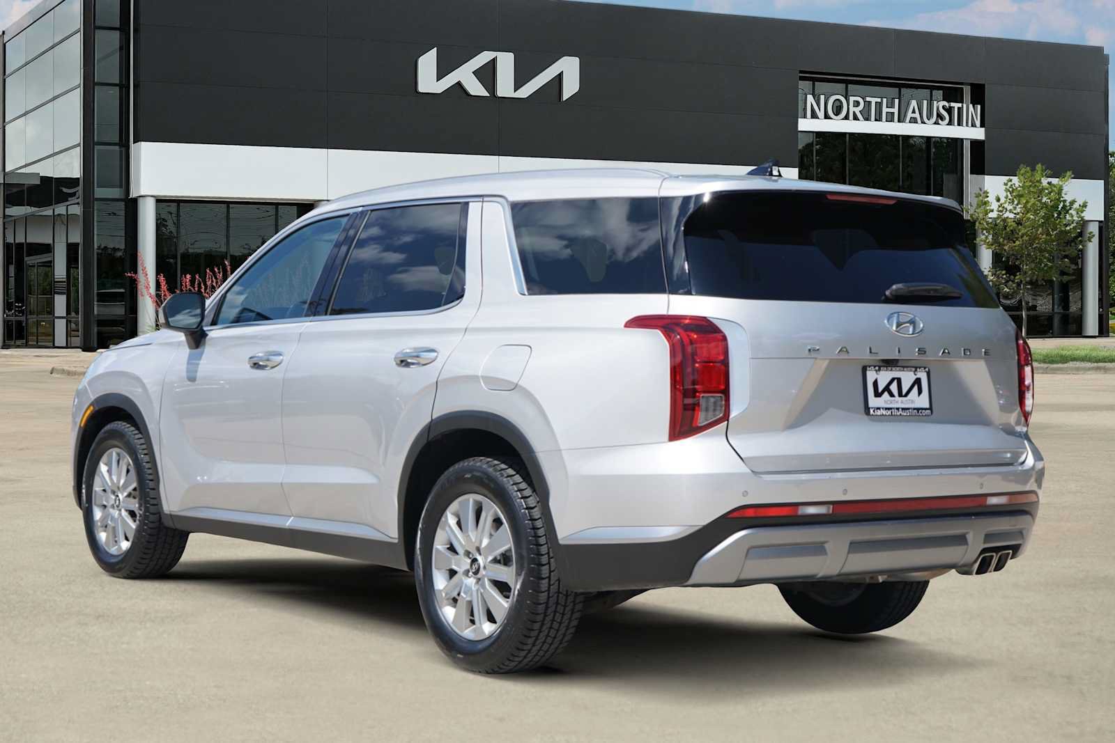 Used 2025 Hyundai Palisade SEL FWD image 4