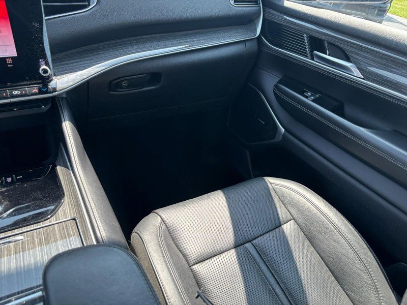 Used 2022 Jeep Wagoneer Series II AWD/4WD image 17