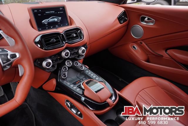 Used 2021 Aston Martin V8 Vantage Coupe image 19