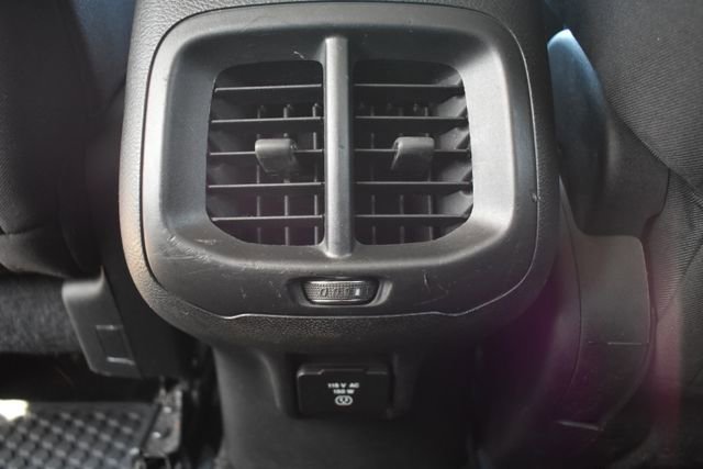 Used 2015 Jeep Cherokee Latitude w/ Cold Weather Group AWD/4WD image 35