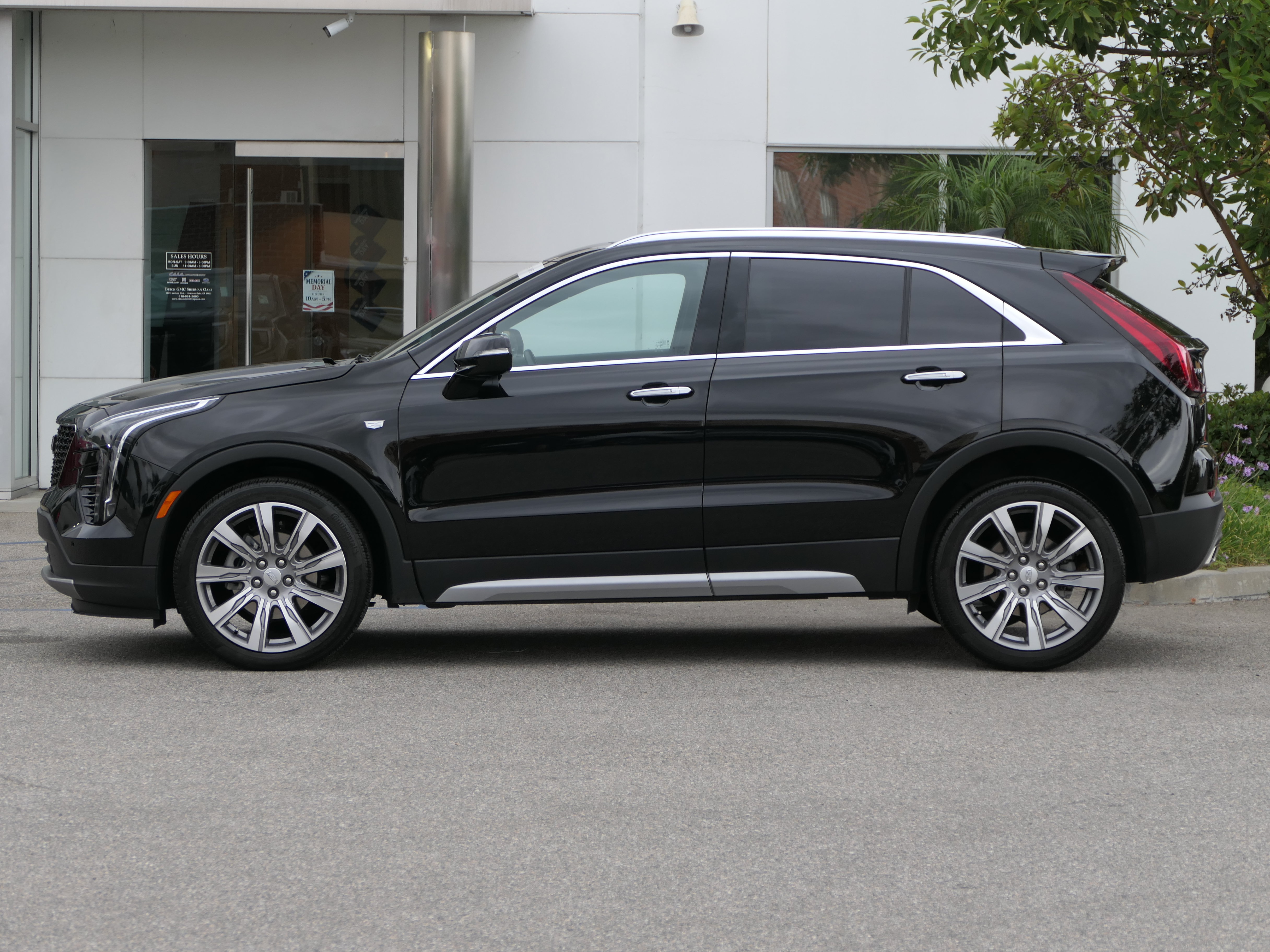 Certified 2023 Cadillac XT4 Premium Luxury w/ Technology Package FWD image 2