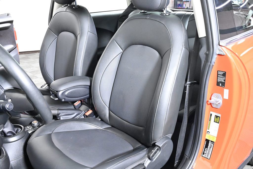 Used 2019 MINI Cooper 2-Door Hardtop w/ Signature Upholstery Package image 20