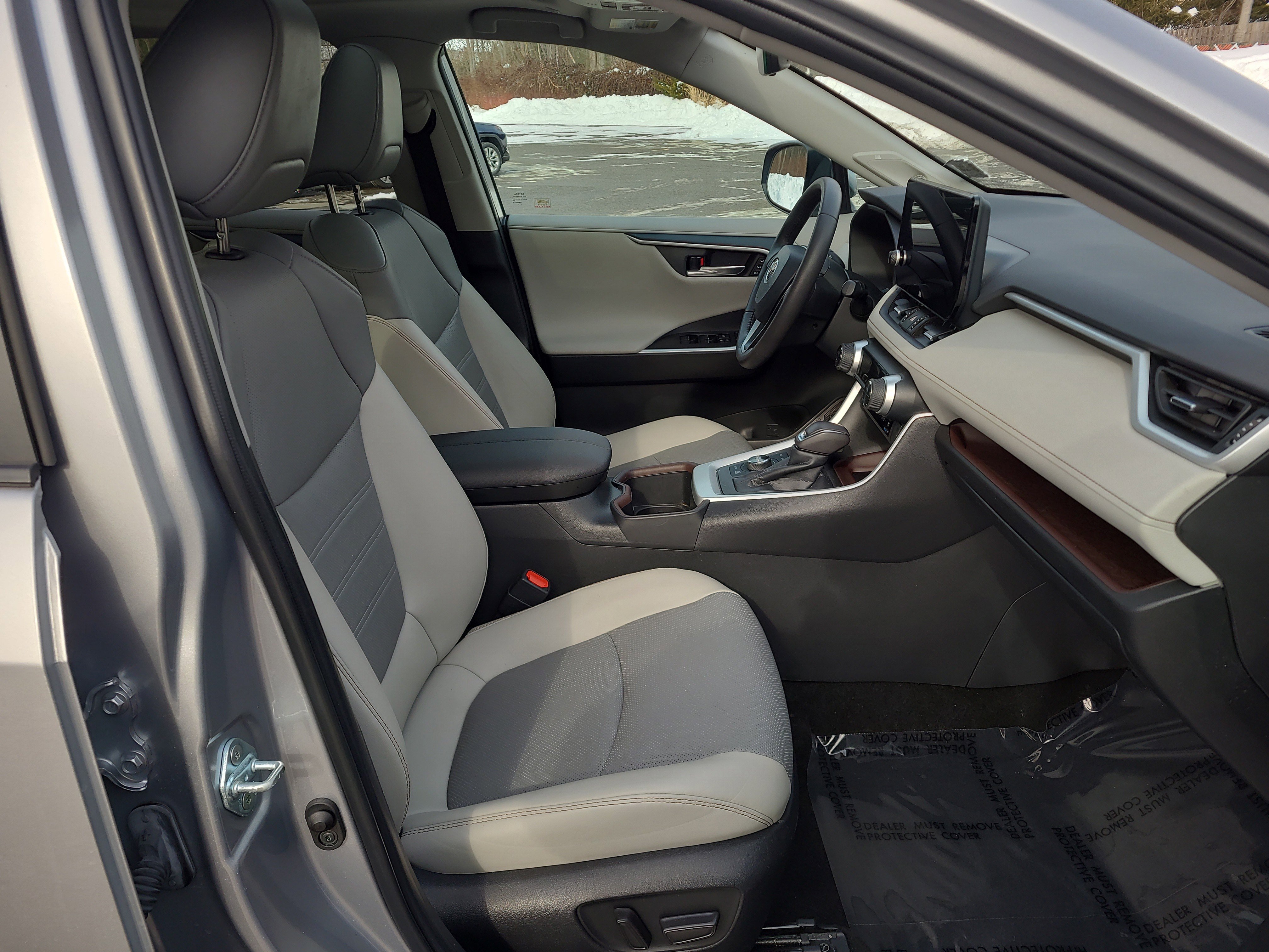 Used 2023 Toyota RAV4 Limited image 18