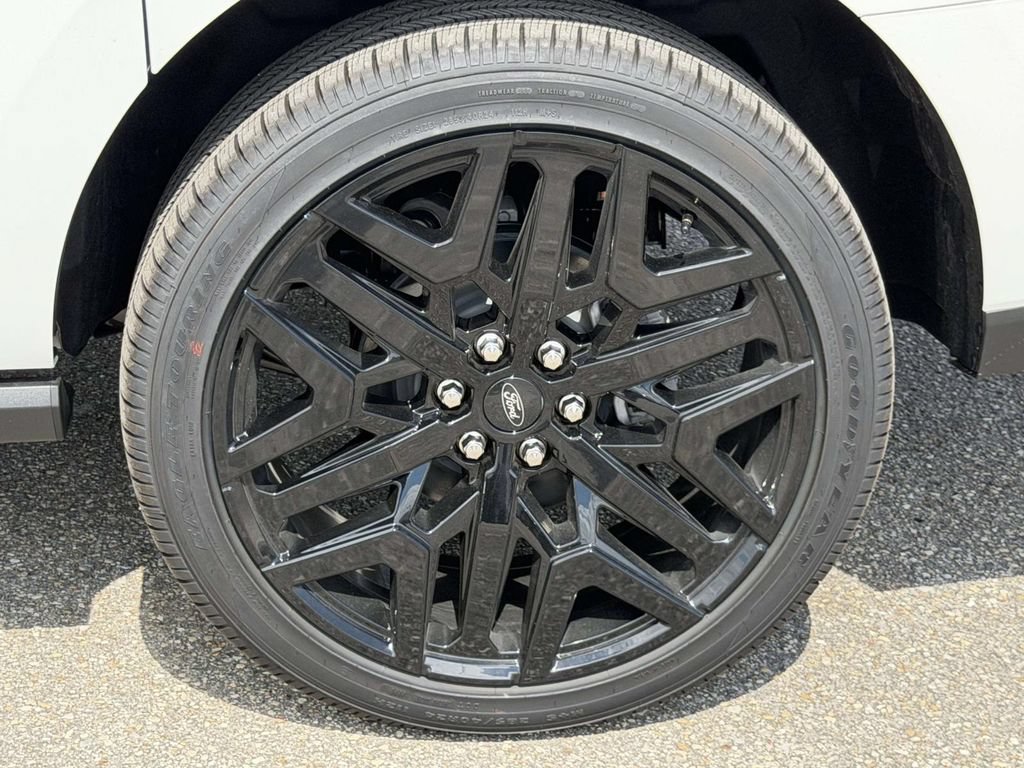 New 2027 Ford Expedition Max Platinum w/ Stealth Performance Package AWD/4WD image 10
