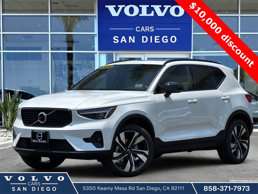 New 2025 Volvo XC40 B5 Plus w/ Climate Package