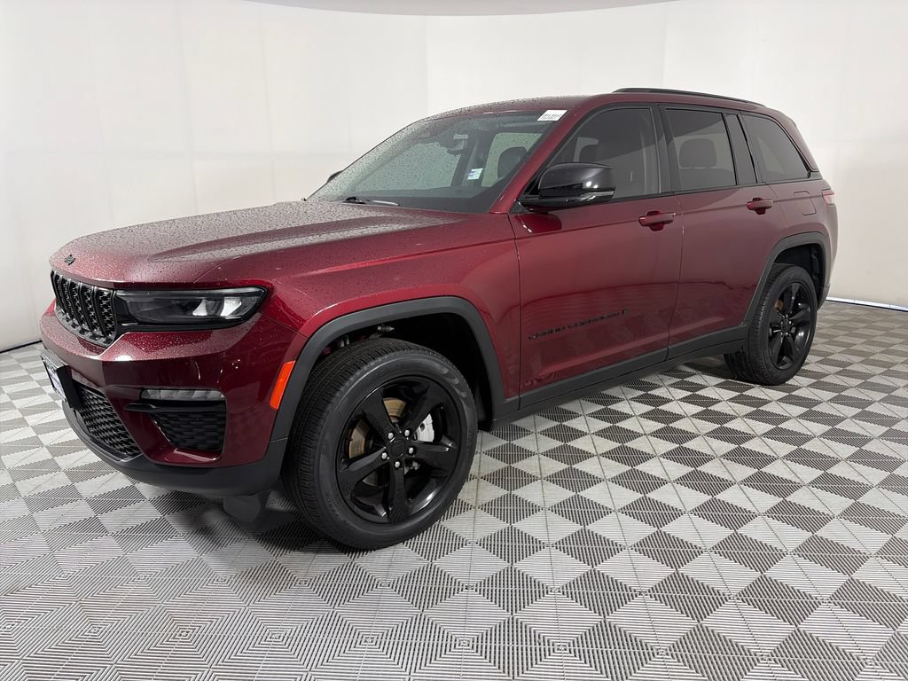 Used 2023 Jeep Grand Cherokee Limited w/ Black Appearance Package AWD/4WD image 3