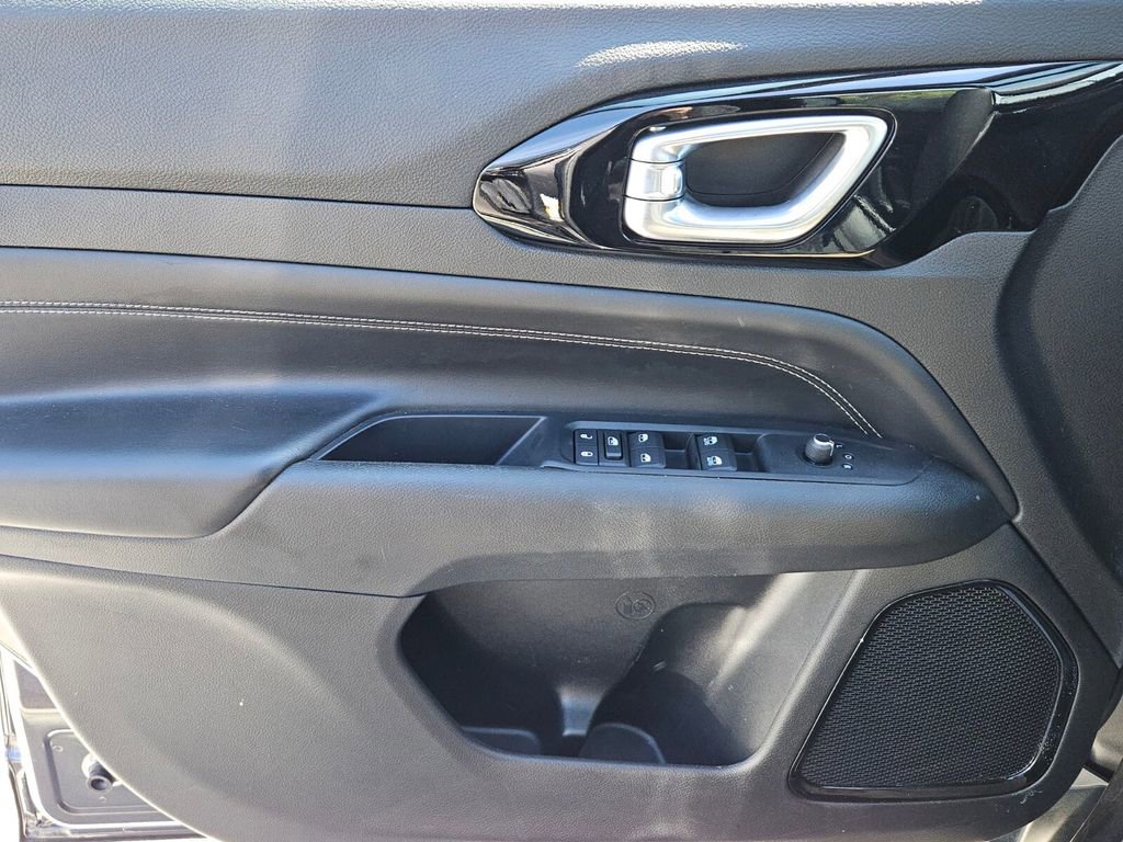 Used 2022 Jeep Compass Altitude image 25