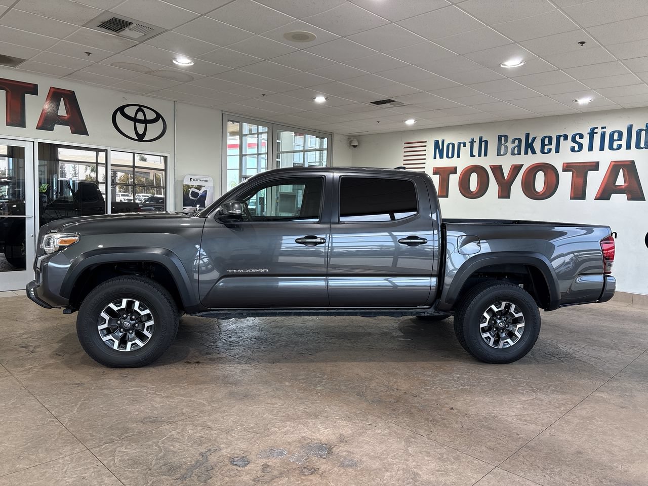 Used 2018 Toyota Tacoma TRD Off-Road w/ TRD Premium Off Road Package RWD image 7