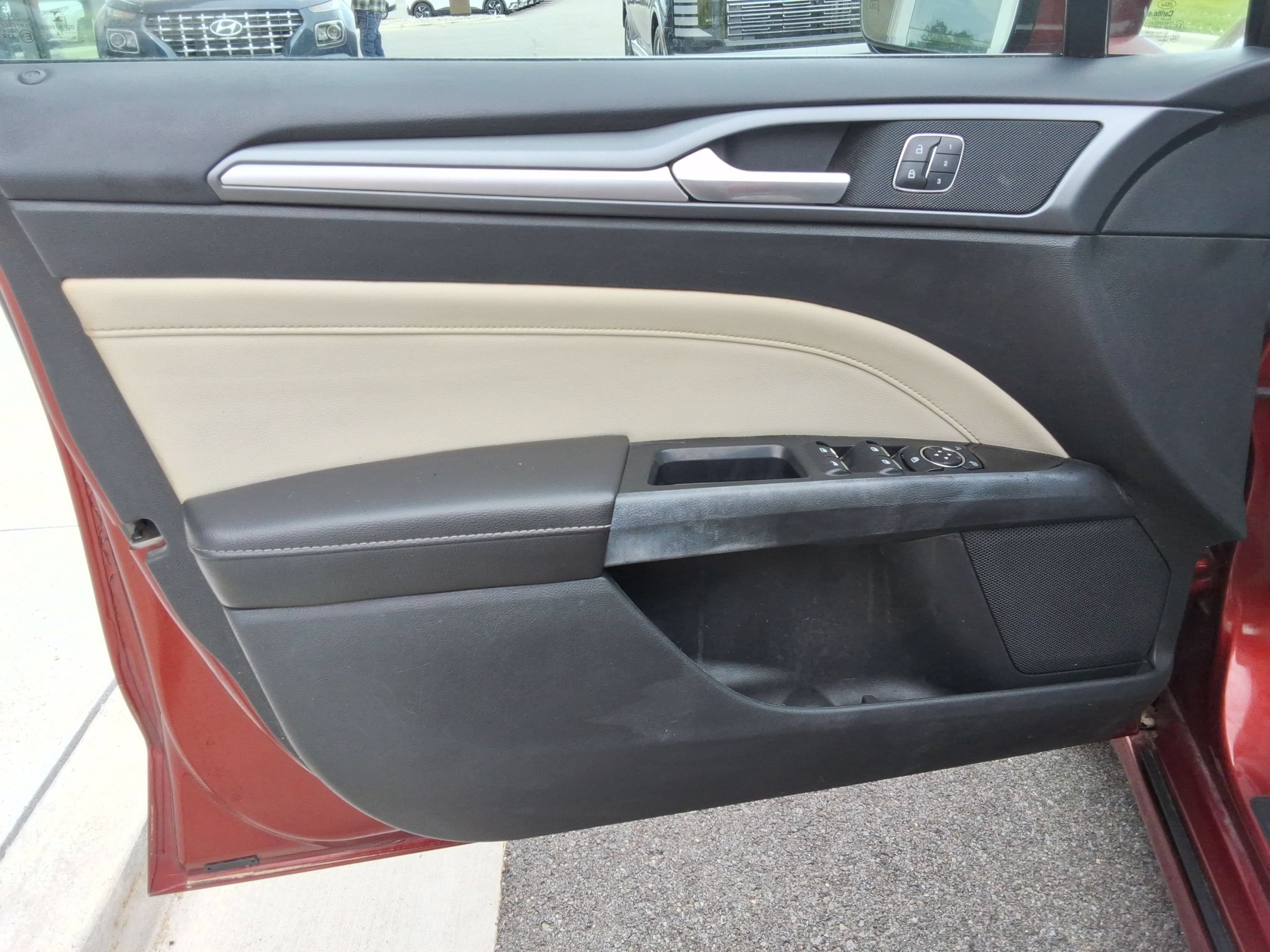 Used 2014 Ford Fusion Titanium FWD image 22