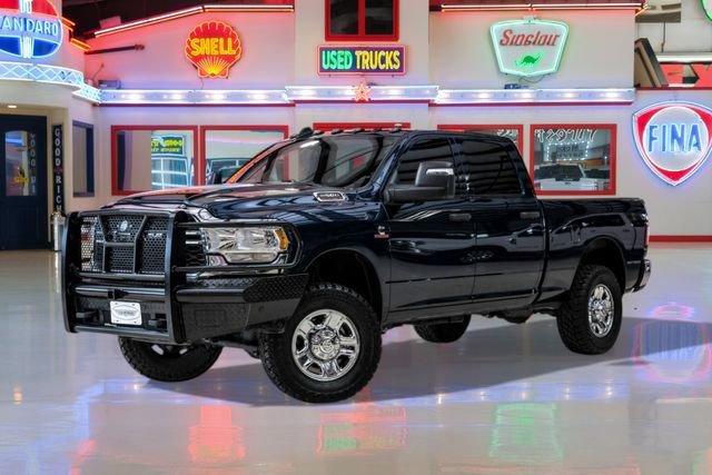 Used 2024 RAM 2500 Tradesman w/ Chrome Appearance Group image 2