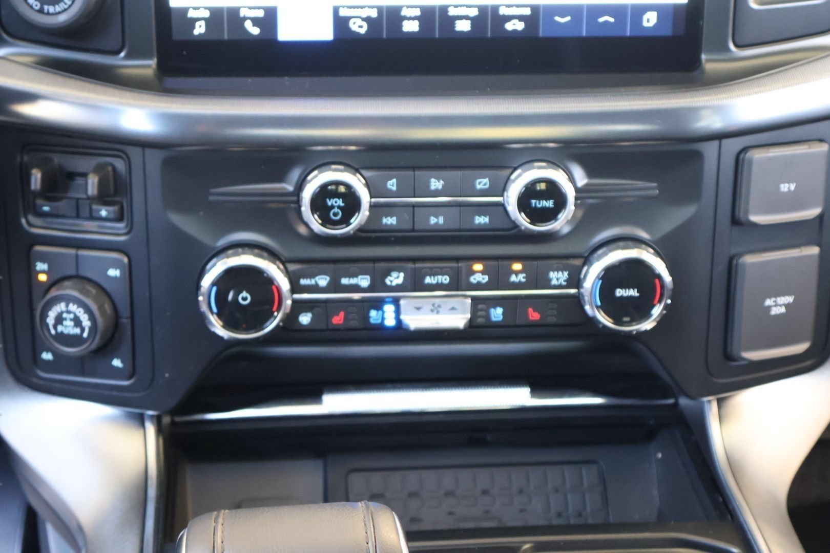 Used 2024 Ford F150 Platinum w/ Equipment Group 702A High AWD/4WD image 17