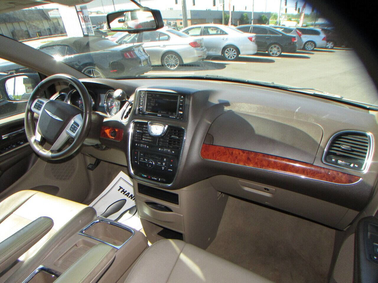 Used 2015 Chrysler Town & Country Touring image 27