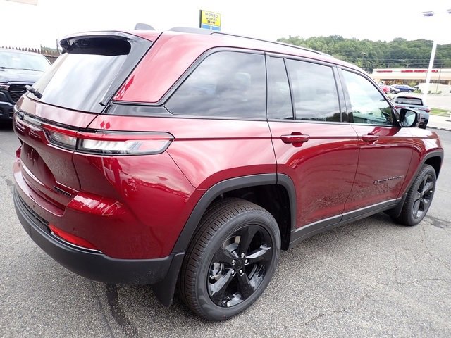 New 2025 Jeep Grand Cherokee Limited w/ Black Appearance Package image 7