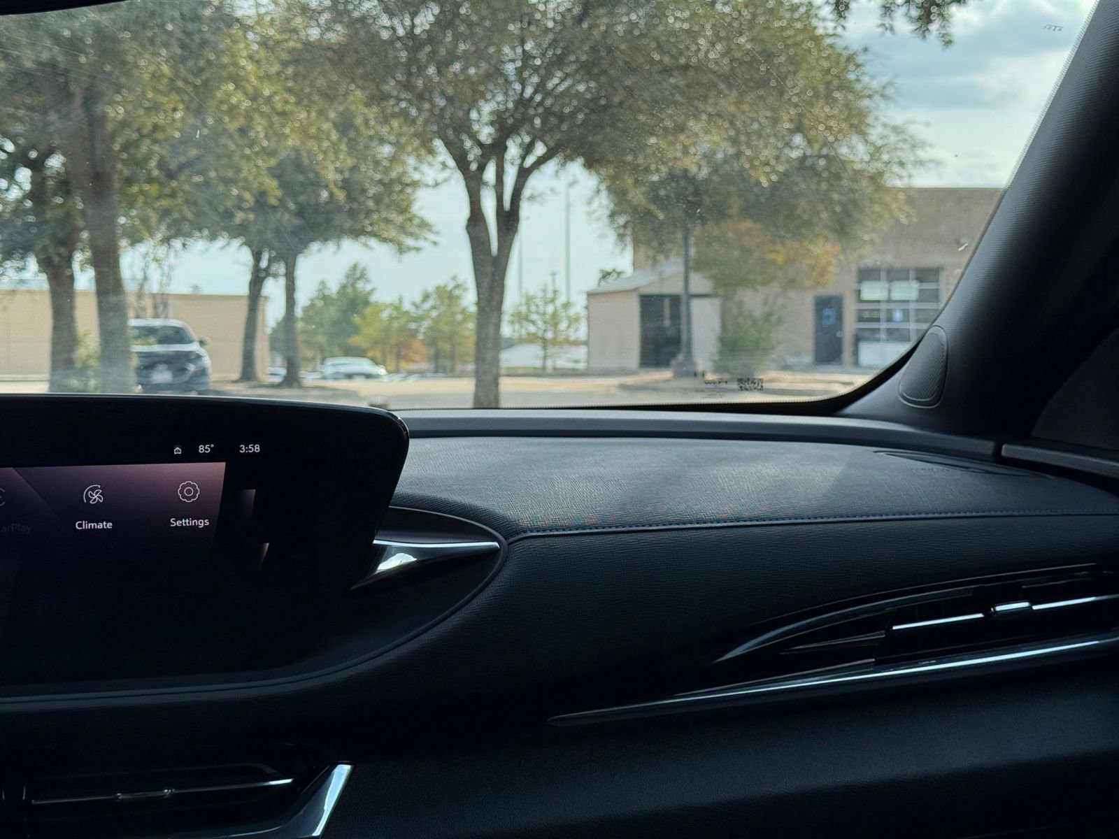 Used 2025 Buick Envista Sport Touring image 35