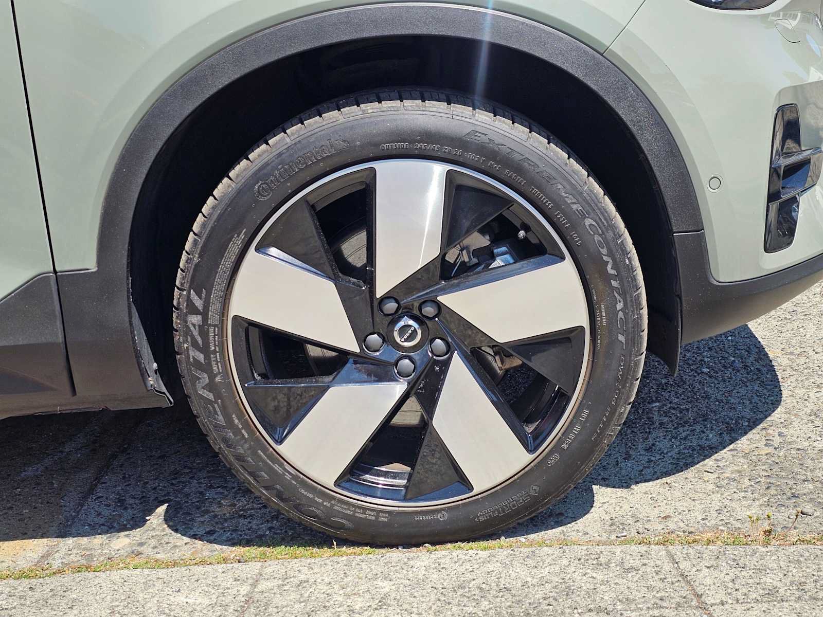 Certified 2023 Volvo C40 P8 Recharge Ultimate w/ Protection Package Premier AWD/4WD image 9