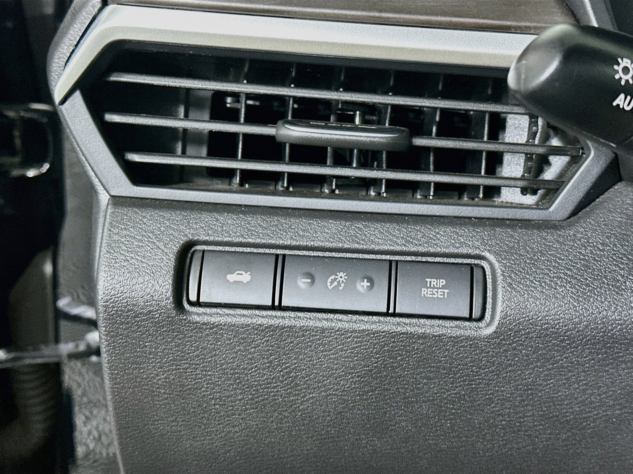 Used 2025 Nissan Altima 2.5 SV FWD image 17
