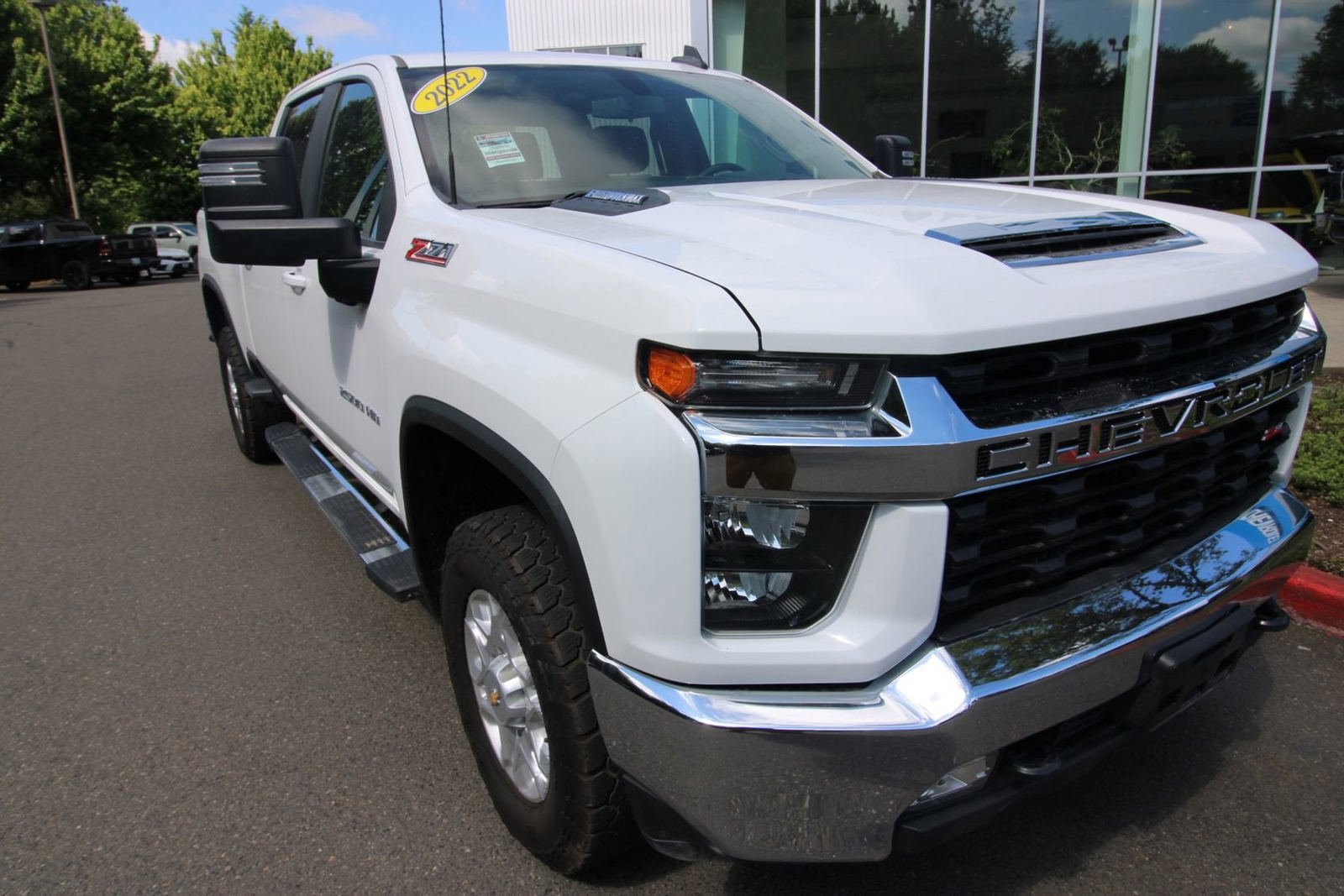 Used 2022 Chevrolet Silverado 2500 LT w/ Convenience Package AWD/4WD image 2