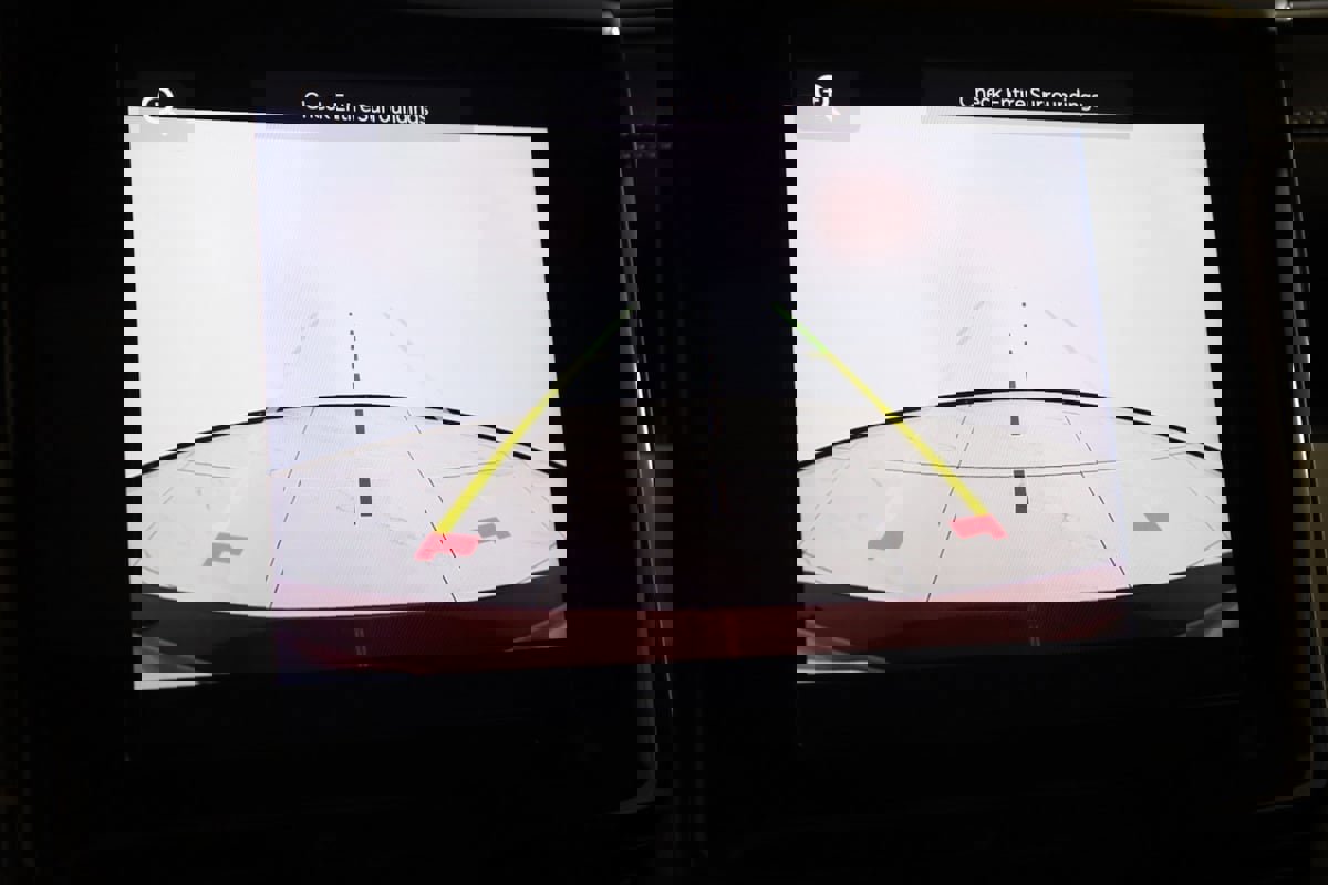 Used 2023 Jeep Grand Cherokee L Laredo image 9