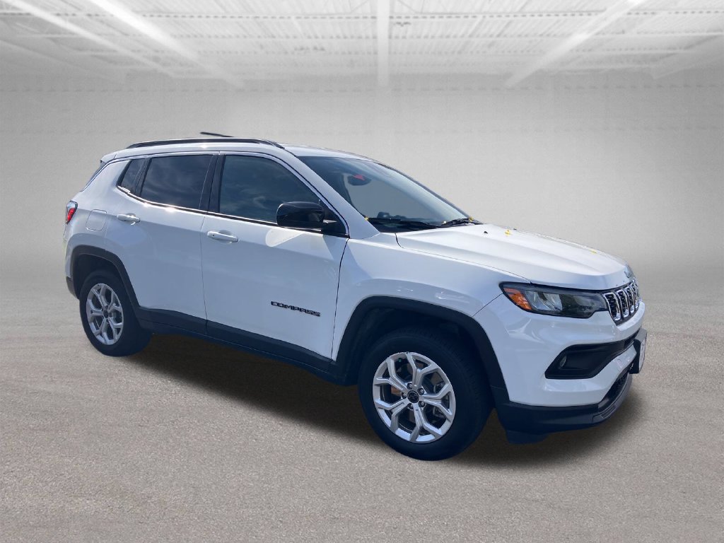 Used 2025 Jeep Compass Latitude AWD/4WD image 9