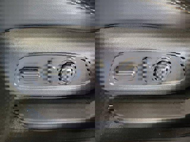 Used 2023 GMC Acadia SLT image 11