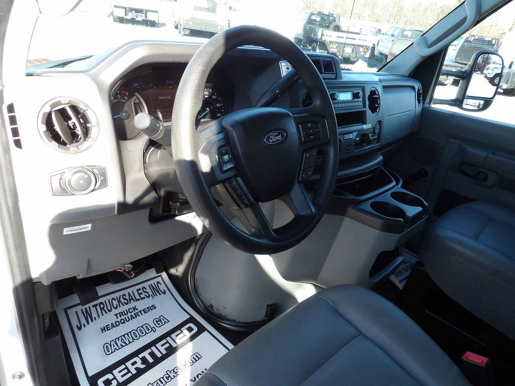 Used 2021 Ford E-350 and Econoline 350 Super Duty RWD image 16