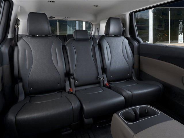 New 2026 Kia Carnival EX image 16