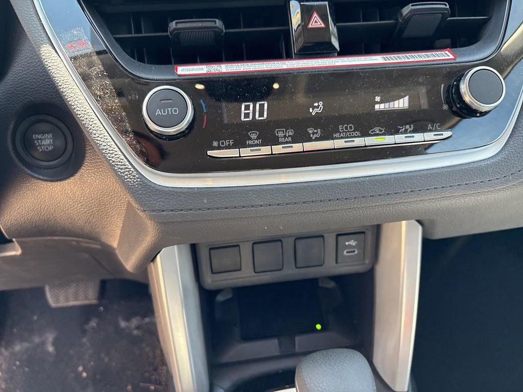 Used 2025 Toyota Corolla Cross LE image 17