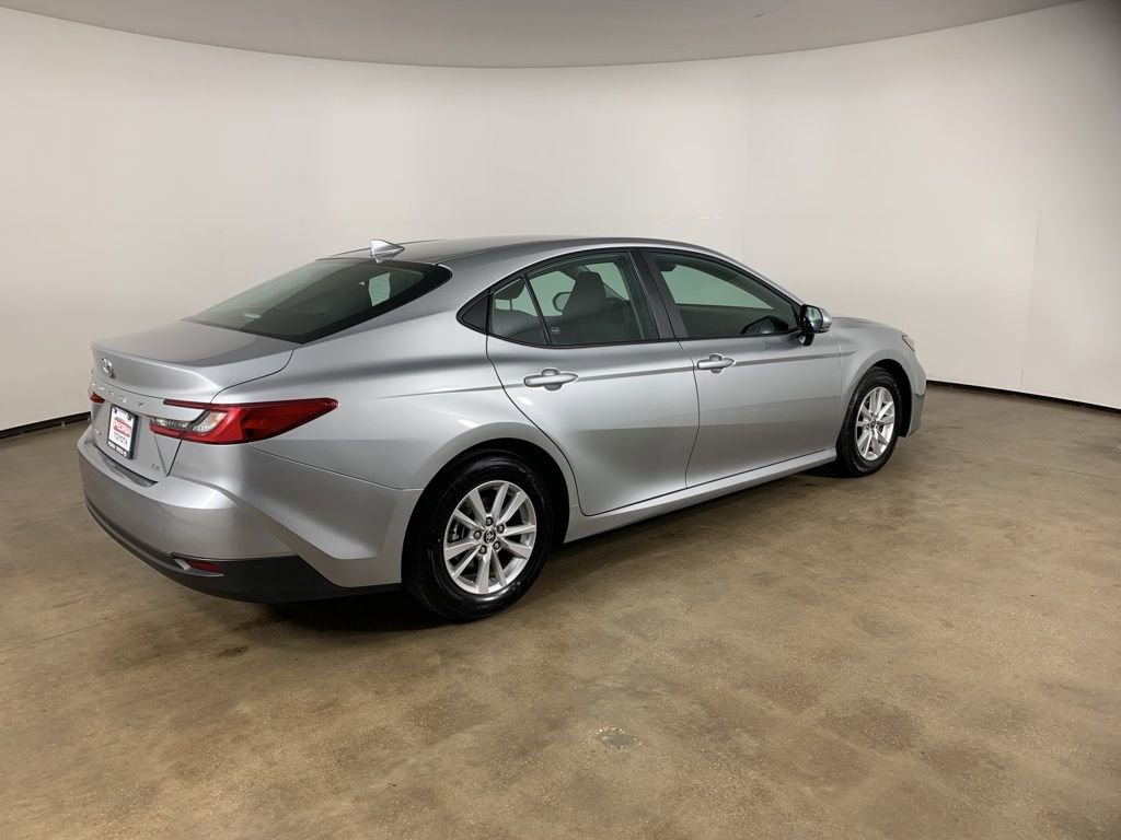 Used 2025 Toyota Camry LE image 8