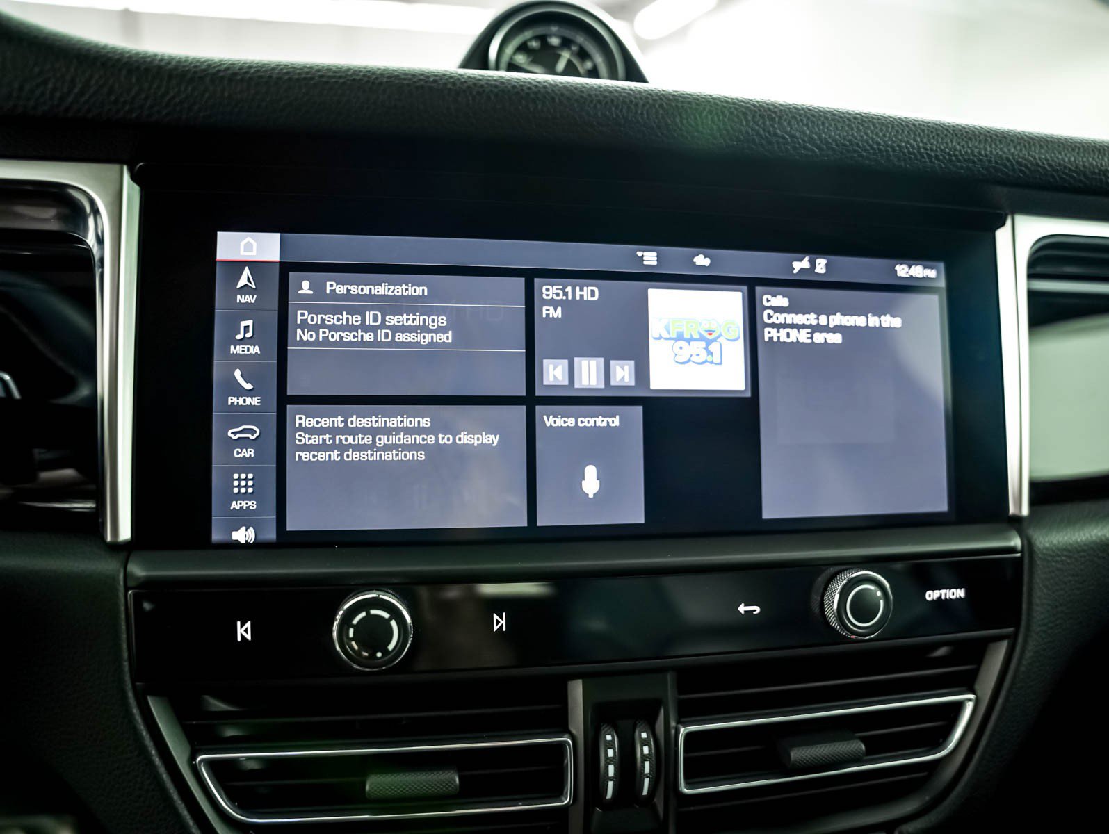 Certified 2023 Porsche Macan AWD/4WD image 22