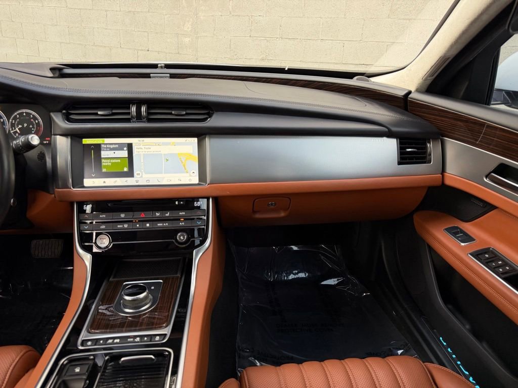 Used 2018 Jaguar XF Portfolio image 23