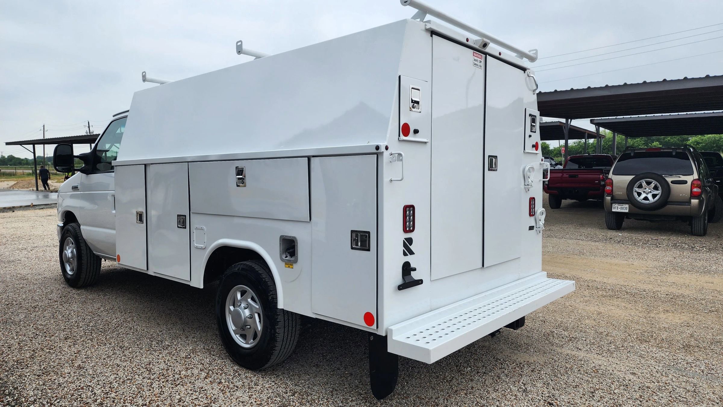 Used 2024 Ford E-350 and Econoline 350 Super Duty w/ Power Windows & Locks Group image 8