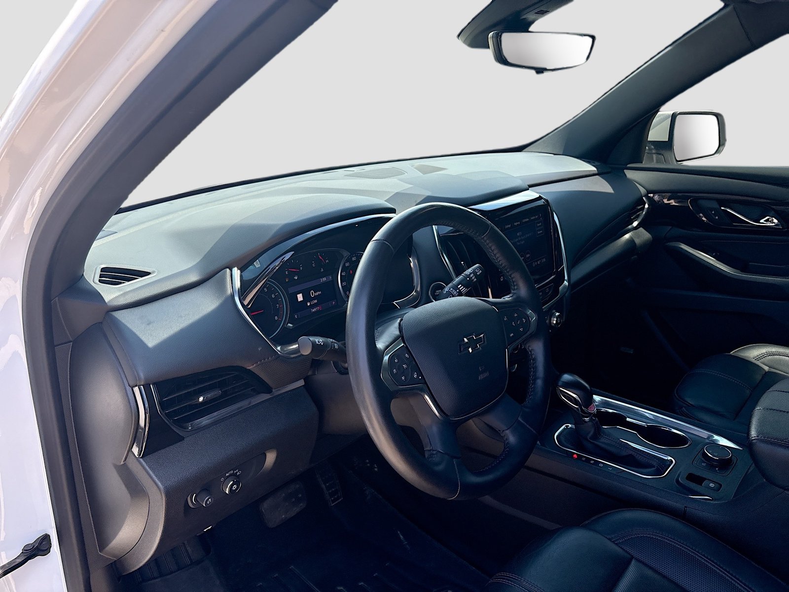 Used 2022 Chevrolet Traverse RS FWD image 9