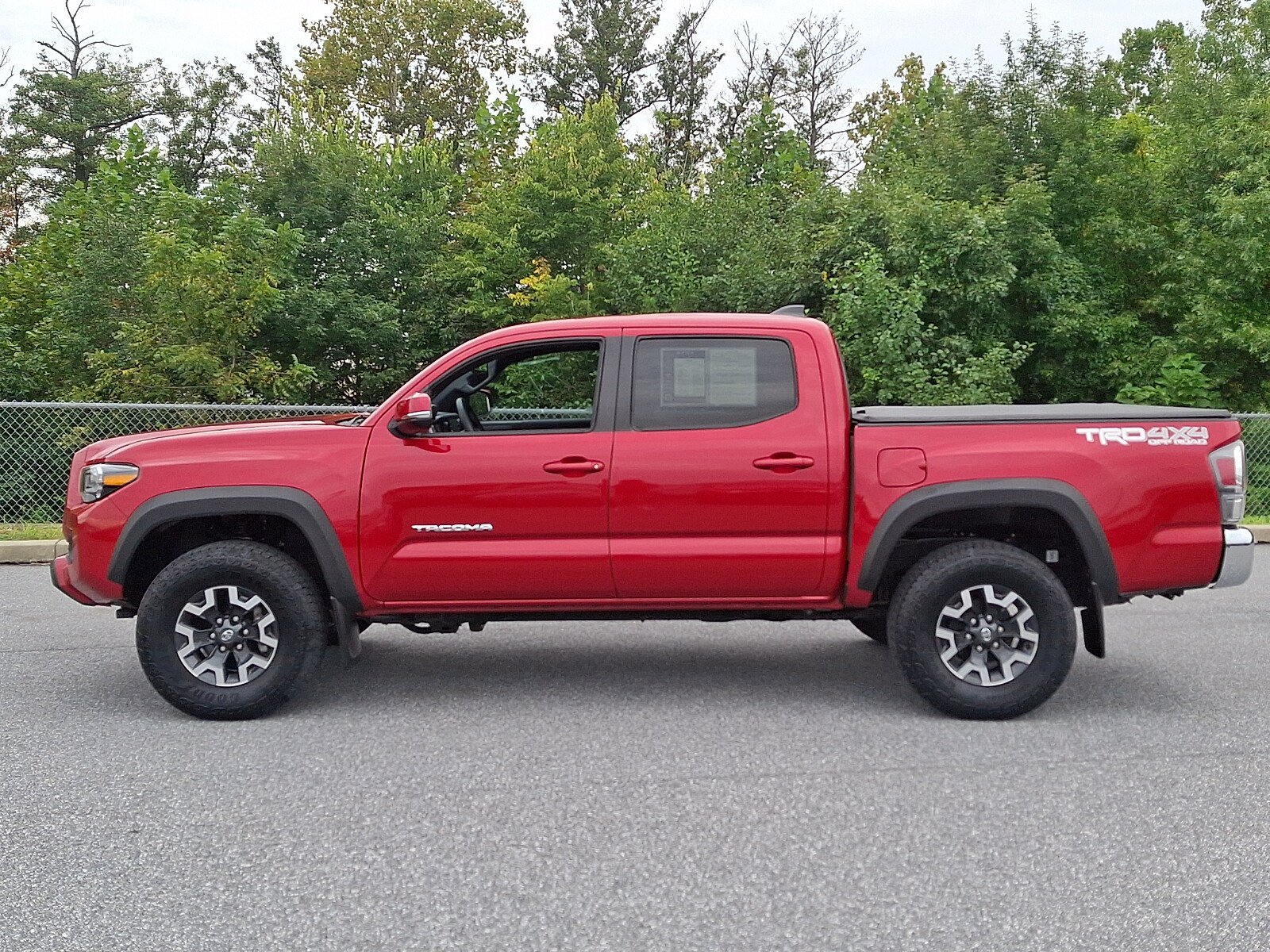 Used 2022 Toyota Tacoma TRD Off-Road AWD/4WD image 7