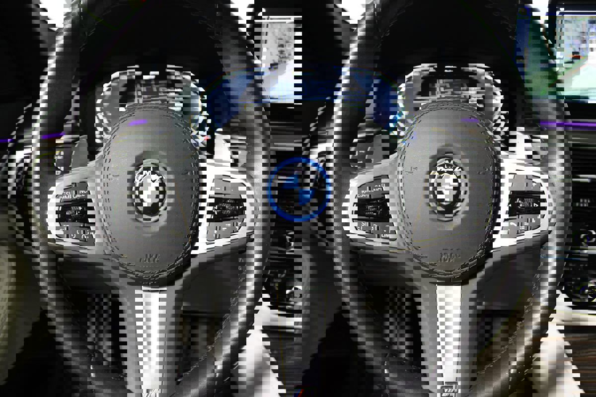 Used 2023 BMW 530e 530e w/ M Sport Package image 16