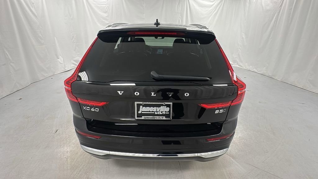 Used 2023 Volvo XC60 B5 Plus w/ Climate Package image 4