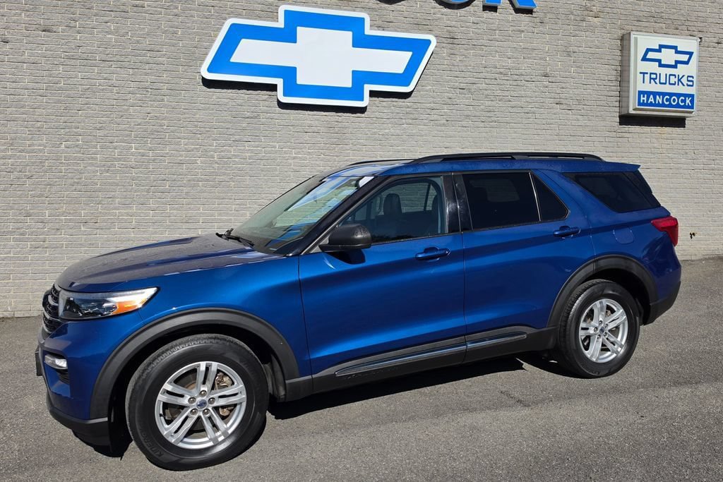 Used 2020 Ford Explorer XLT w/ Equipment Group 202A AWD/4WD image 2
