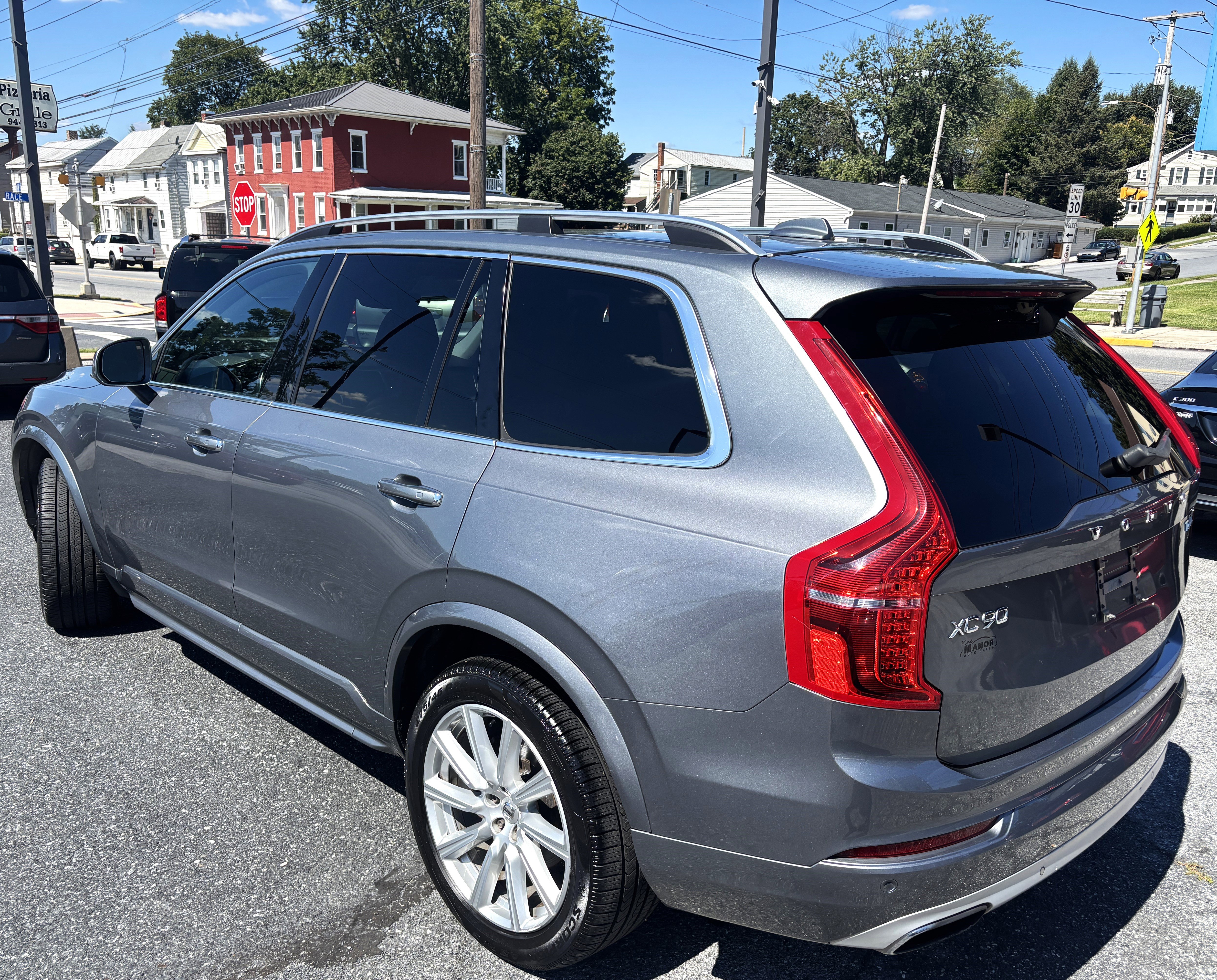 Used 2016 Volvo XC90 T6 Momentum image 4
