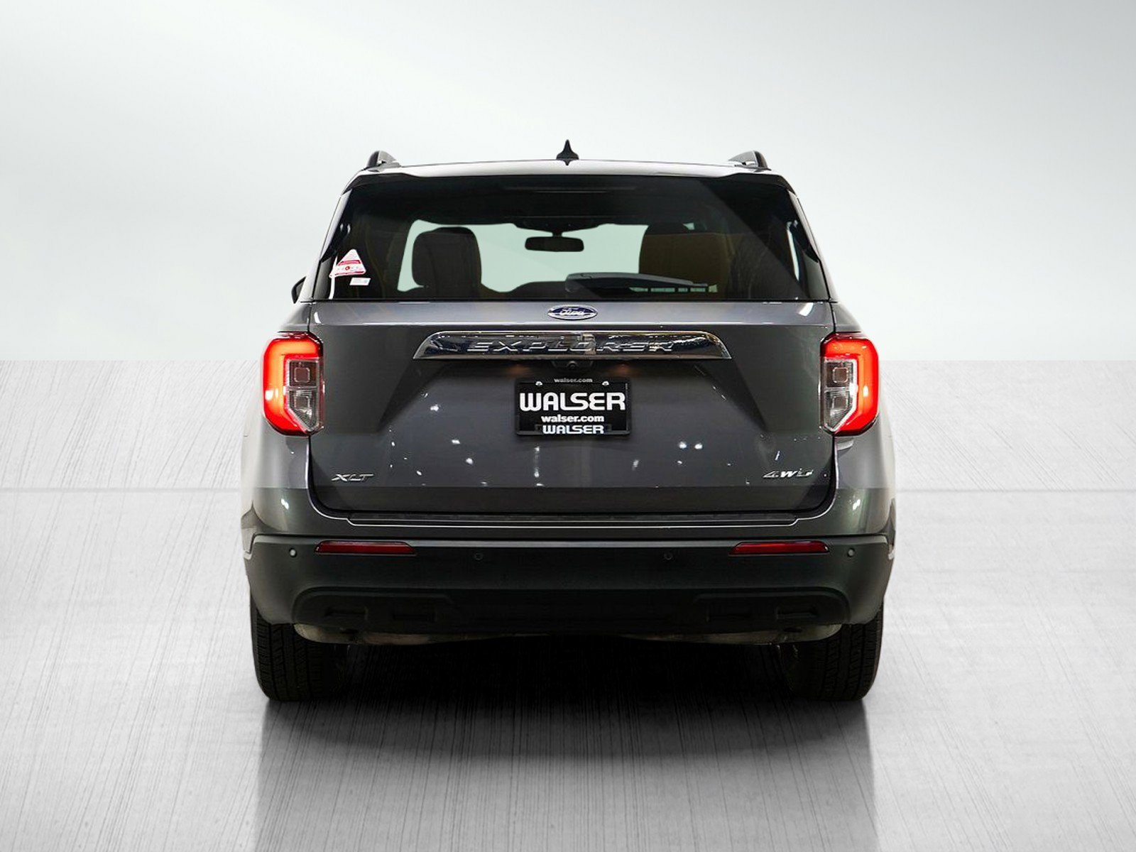 Used 2021 Ford Explorer XLT image 4