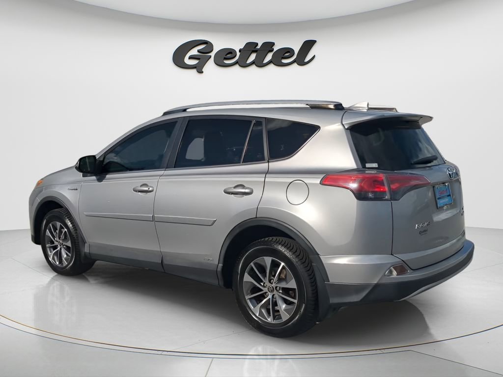 Used 2018 Toyota RAV4 XLE image 3