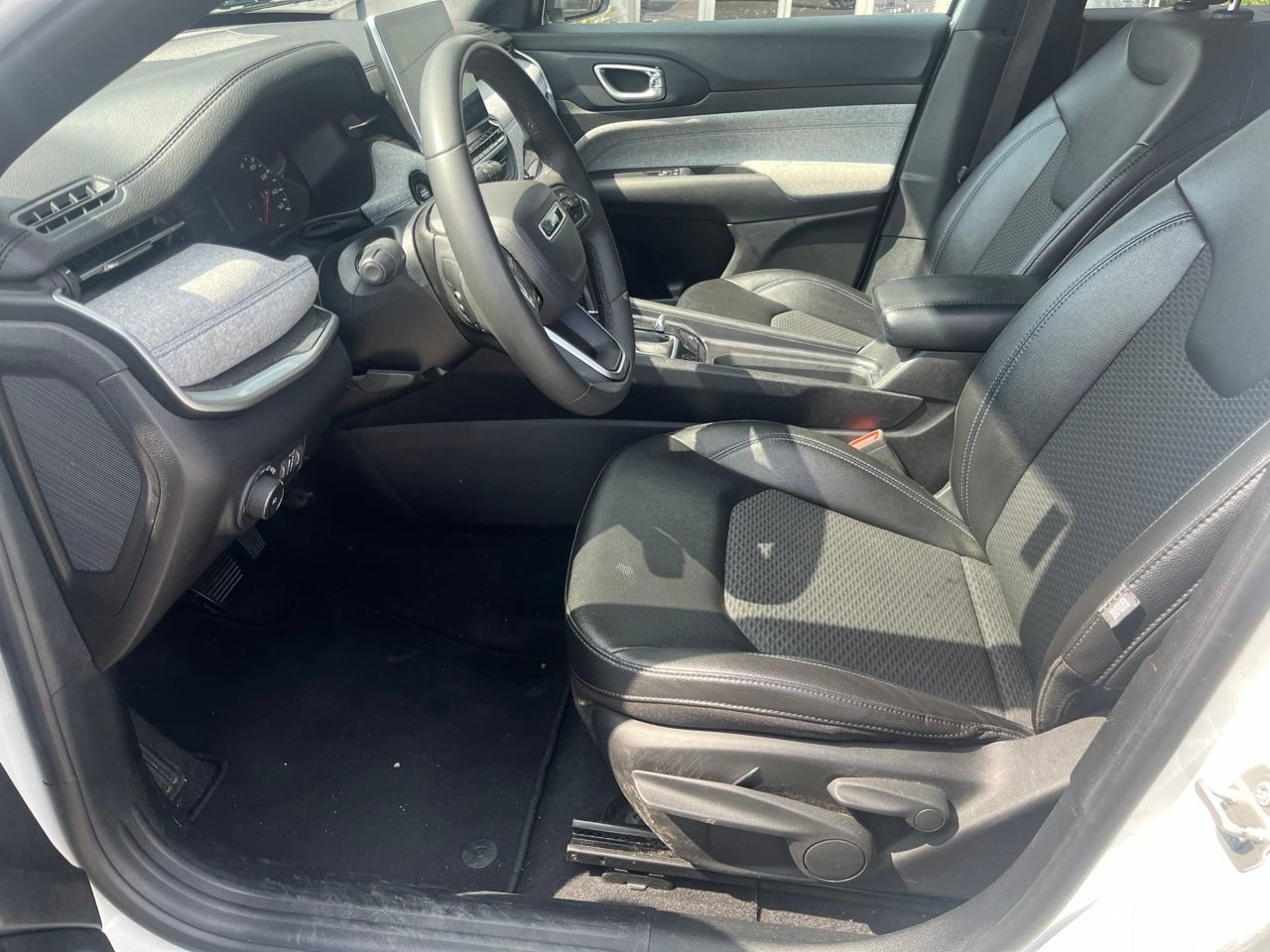 Used 2024 Jeep Compass Latitude AWD/4WD image 11