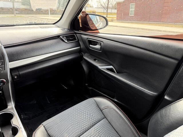 Used 2015 Toyota Camry SE image 18